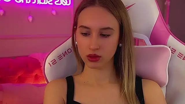 VictoriaHopsons online show from 12-15-25, 06:45