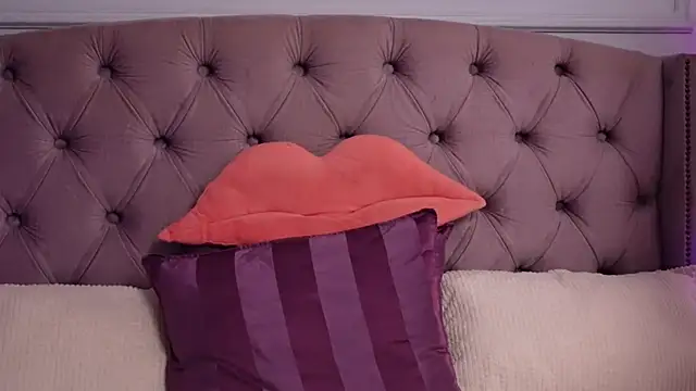 Snapshot of JenniferLovve chatting on 07-06-26, 02:41 JenniferLovve online show from 07-06-26, 02:41