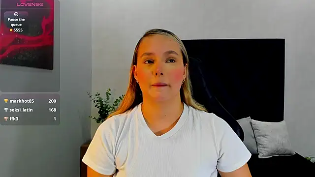 Snapshot of Emmaa_white_ chatting on 07-18-26, 05:28 Emmaa white online show from 07-18-26, 05:28