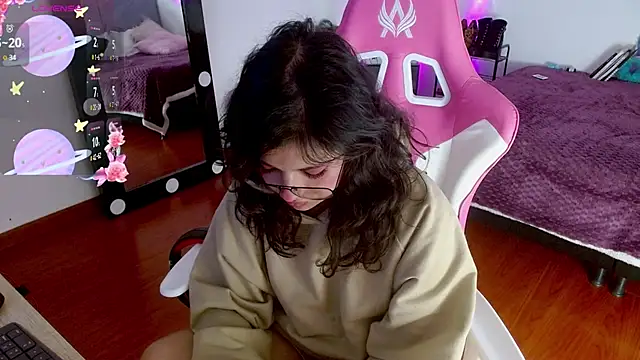 larah uwu online show from 09-17-25, 07:26