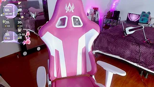 larah uwu online show from 09-25-25, 07:50