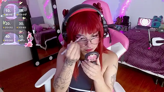 larah uwu online show from 10-03-25, 07:33