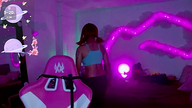 larah uwu online show from 10-10-25, 07:46