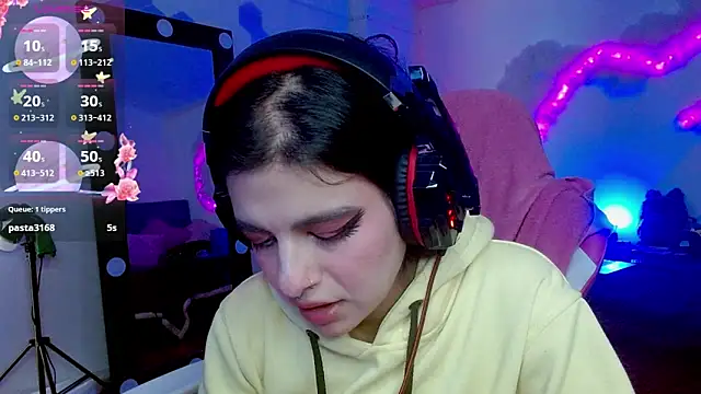 larah uwu online show from 10-21-25, 06:41