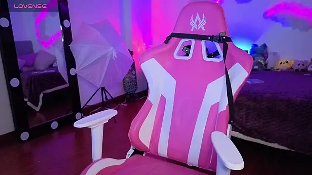 larah uwu online show from 11-13-25, 07:13