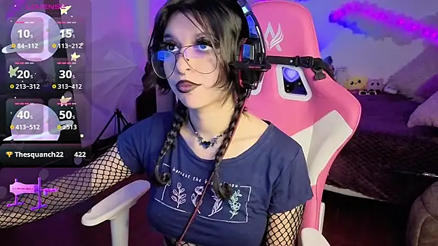 larah uwu online show from 11-25-25, 07:36