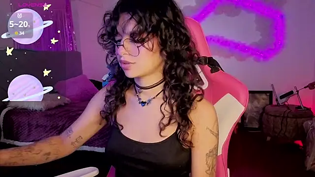 larah uwu online show from 02-27-26, 07:36