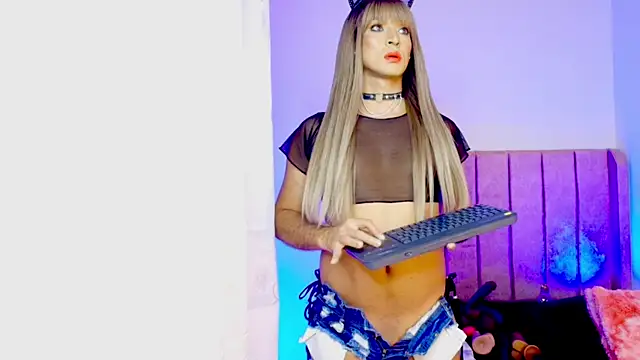 Snapshot of MaddySmithX chatting on 09-25-25, 03:54 MaddySmithX online show from 09-25-25, 03:54