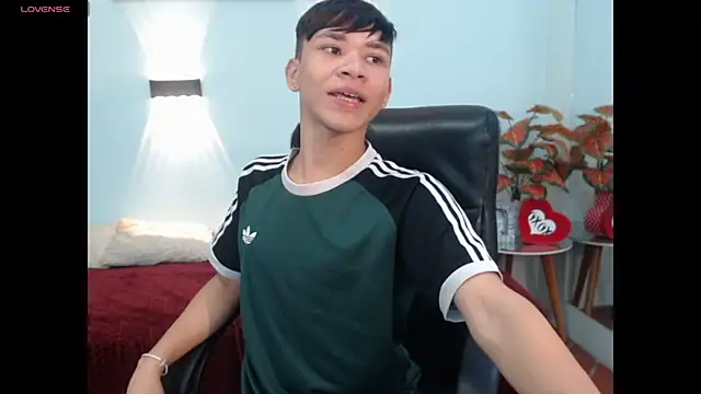 Snapshot of nathanclay chatting on 09-18-25, 03:19 nathanclay online show from 09-18-25, 03:19