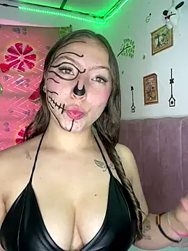 Tiara 19 online show from 10-28-25, 04:09