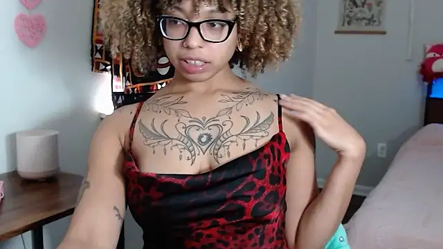 Snapshot of Cherribombzz chatting on 02-19-26, 04:58 Cherribombzz online show from 02-19-26, 04:58