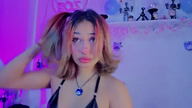 zoelight18 online show from 12-05-25, 07:32