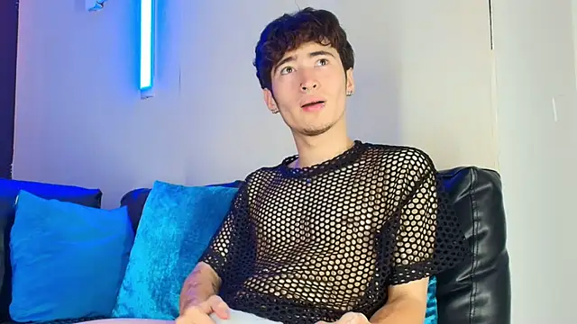 Snapshot of _DantFox_ chatting on 10-28-25, 08:11 DantFox online show from 10-28-25, 08:11