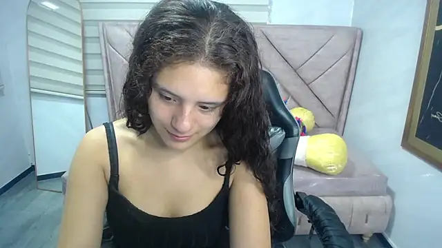 Snapshot of Velvet_Moon_V chatting on 09-10-25, 01:11 Velvet Moon V online show from 09-10-25, 01:11