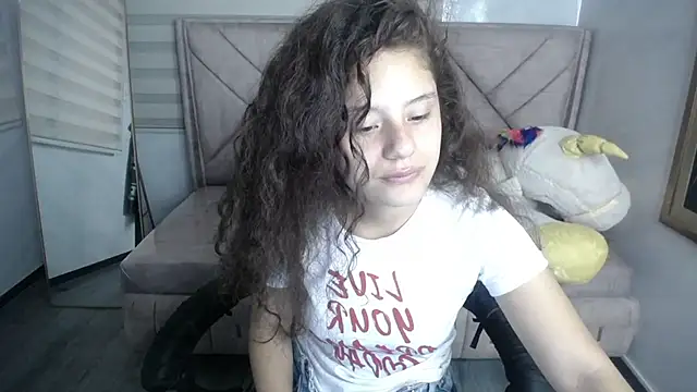 Snapshot of Velvet_Moon_V chatting on 09-17-25, 01:13 Velvet Moon V online show from 09-17-25, 01:13