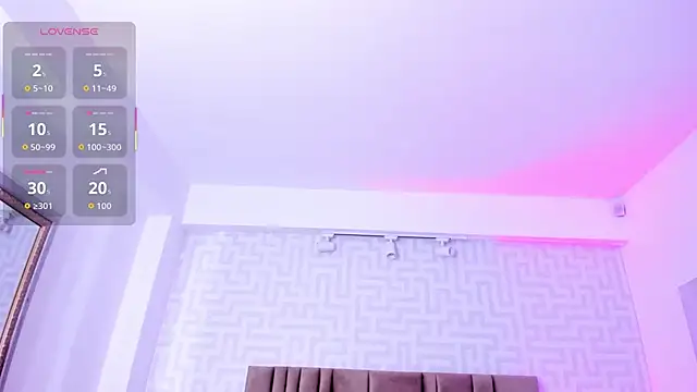 naishaa  online show from 12-18-25, 06:47