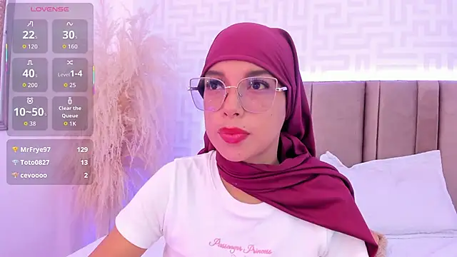 naishaa  online show from 04-15-26, 07:58