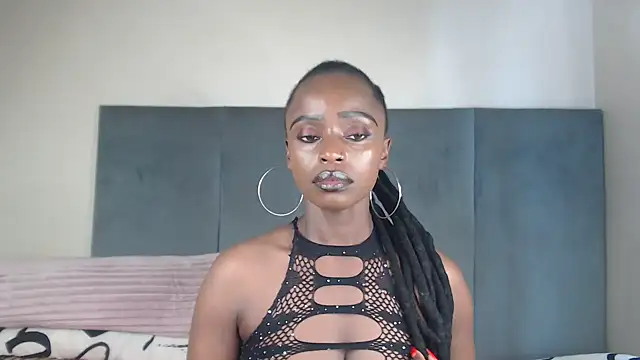 Snapshot of Jah-Queen chatting on 03-12-26, 11:27 Jah-Queen online show from 03-12-26, 11:27