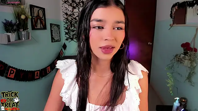 Elsa Pataky online show from 10-28-25, 02:20