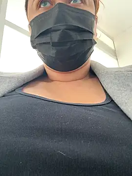 maddy Bloomm online show from 11-17-25, 03:40