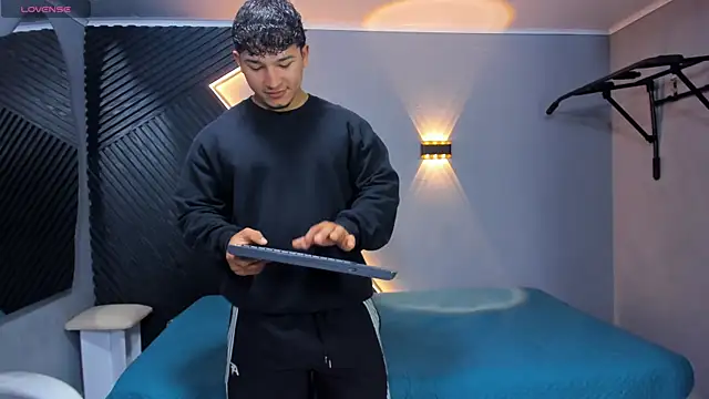 Horny nick18 online show from 04-15-26, 12:12