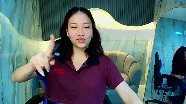 valentina r  online show from 12-18-25, 03:12