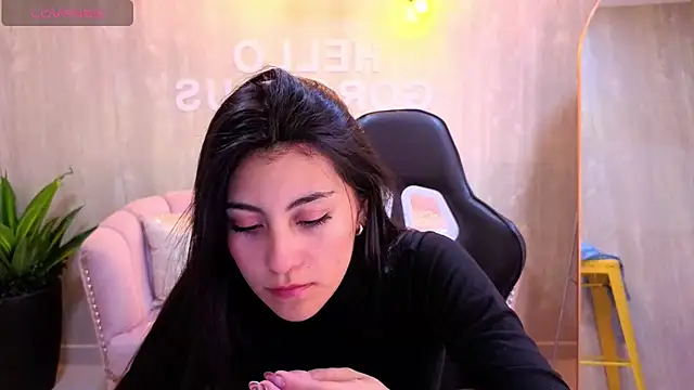 Snapshot of Zoe_Blaze_A chatting on 11-22-25, 01:43 Zoe Blaze A online show from 11-22-25, 01:43