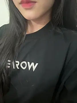 Snapshot of Desi_sara chatting on 09-26-25, 03:49 Desi sara online show from 09-26-25, 03:49