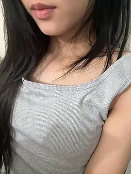 Snapshot of Desi_sara chatting on 10-14-25, 02:45 Desi sara online show from 10-14-25, 02:45