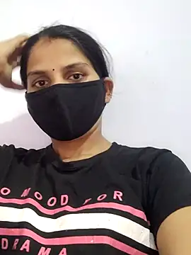 poojam93 online show from 09-28-25, 11:37