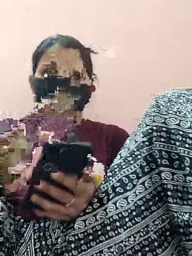 poojam93 online show from 12-17-25, 04:35