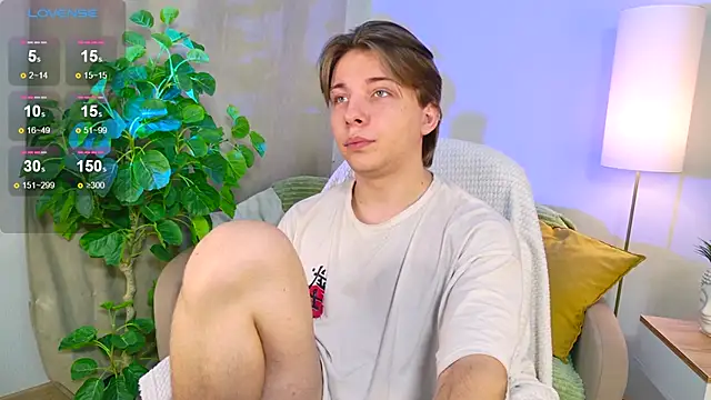 Snapshot of Robby_Manson chatting on 10-10-25, 01:32 Robby Manson online show from 10-10-25, 01:32