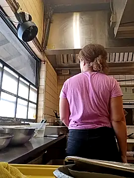 sarahkat86 online show from 09-09-25, 03:33