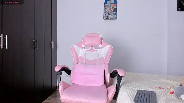 kendal hot01 online show from 03-12-26, 07:09