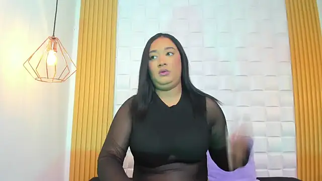 Snapshot of AriaBelle chatting on 10-15-25, 07:03 AriaBelle online show from 10-15-25, 07:03