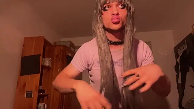 Snapshot of emilydee666 chatting on 09-28-25, 09:53 emilydee666 online show from 09-28-25, 09:53