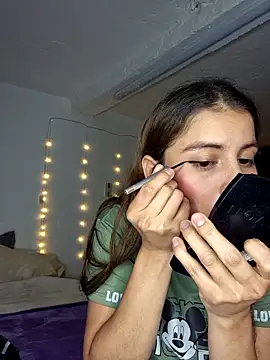 aytanna torrez online show from 10-20-25, 08:42