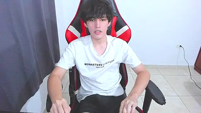 Snapshot of eren_188 chatting on 10-18-25, 08:20 eren 188 online show from 10-18-25, 08:20