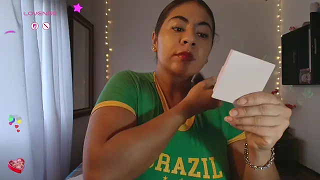 Snapshot of samanthahut1 chatting on 10-14-25, 09:26 samanthahut1 online show from 10-14-25, 09:26