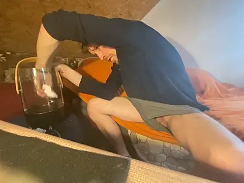 Salon1986 online show from 09-17-25, 01:57