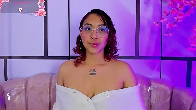 Snapshot of Olivejoness chatting on 09-19-25, 05:42 Olivejoness online show from 09-19-25, 05:42