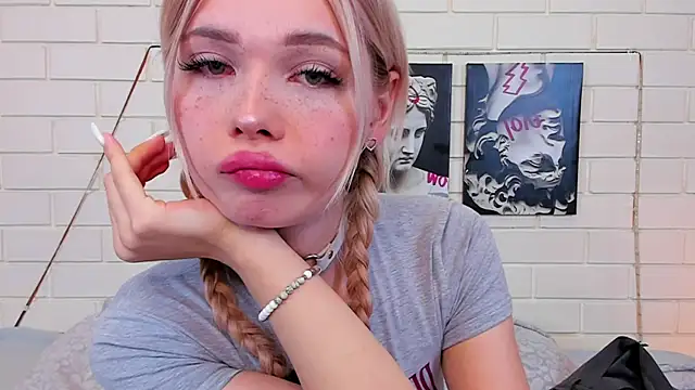 Blondy Fina online show from 09-25-25, 05:00