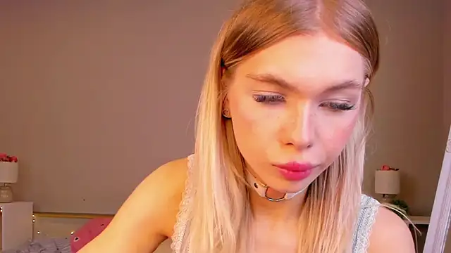 Snapshot of Blondy_Fina chatting on 05-15-26, 05:14 Blondy Fina online show from 05-15-26, 05:14