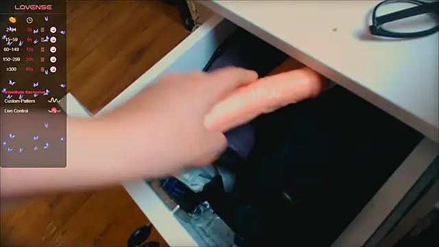 Snapshot of darlingeva1010 chatting on 10-10-25, 02:10 darlingeva1010 online show from 10-10-25, 02:10