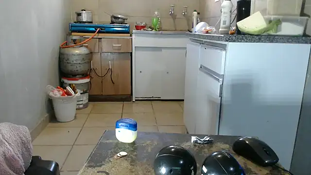 YummySyriaxoxo online show from 10-08-25, 03:53