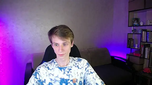 Snapshot of yes_cute_boy_ chatting on 10-17-25, 08:33 yes cute boy online show from 10-17-25, 08:33