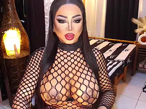 Snapshot of TRANSLUNAA chatting on 10-08-25, 04:10 TRANSLUNAA online show from 10-08-25, 04:10