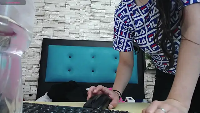 Snapshot of maily_can chatting on 09-19-25, 12:28 maily can online show from 09-19-25, 12:28