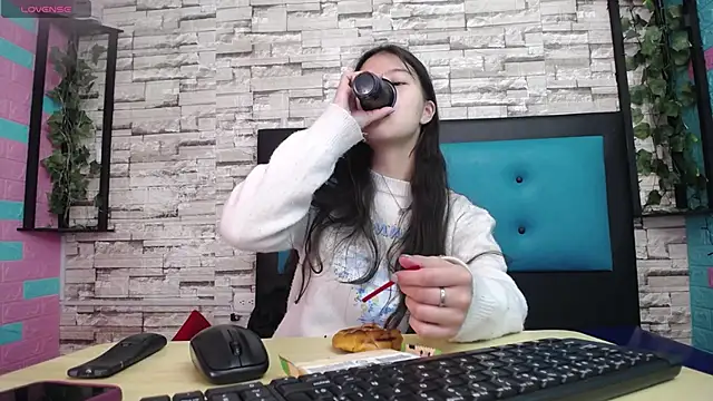 Snapshot of maily_can chatting on 09-22-25, 12:40 maily can online show from 09-22-25, 12:40