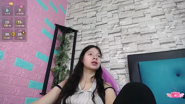 Snapshot of maily_can chatting on 10-10-25, 12:48 maily can online show from 10-10-25, 12:48